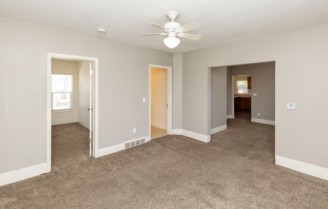 911 Leland Avenue, Des Moines, IA 50315