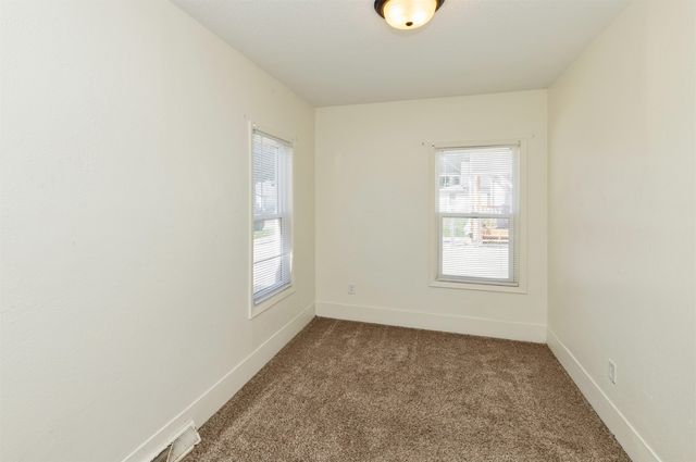 911 Leland Avenue, Des Moines, IA 50315