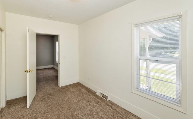 911 Leland Avenue, Des Moines, IA 50315