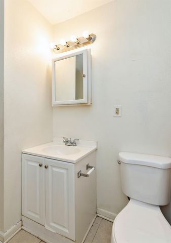 911 Leland Avenue, Des Moines, IA 50315
