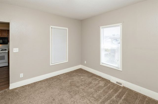 911 Leland Avenue, Des Moines, IA 50315