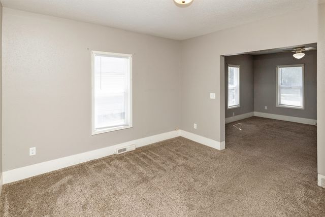 911 Leland Avenue, Des Moines, IA 50315