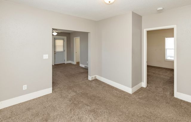 911 Leland Avenue, Des Moines, IA 50315