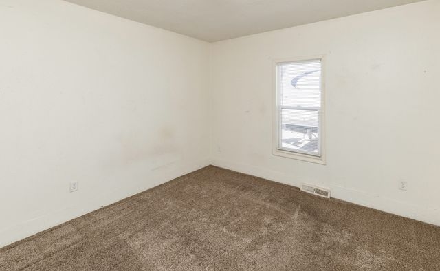 911 Leland Avenue, Des Moines, IA 50315