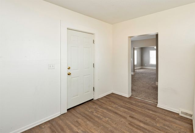 911 Leland Avenue, Des Moines, IA 50315