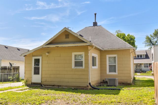 911 Leland Avenue, Des Moines, IA 50315