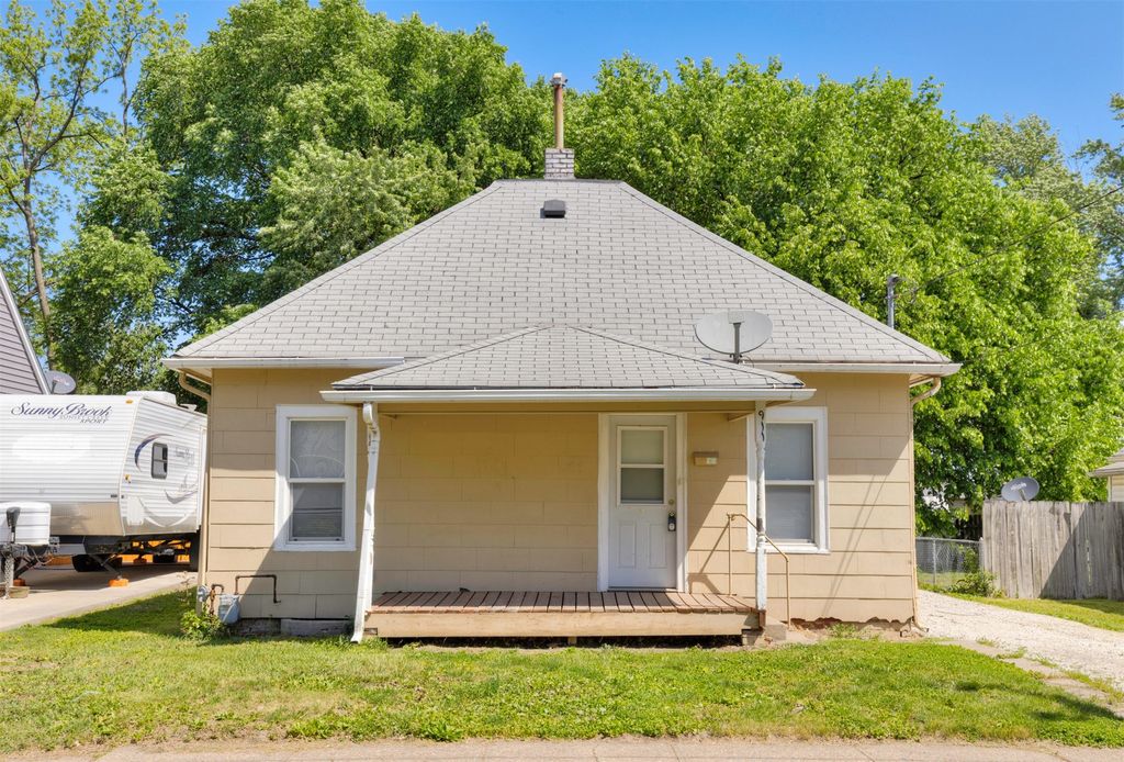911 Leland Avenue, Des Moines, IA 50315