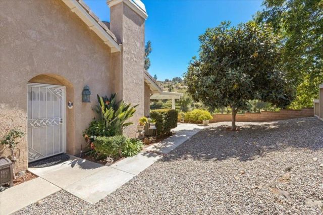 4233 Los Padres Drive 206, Fallbrook, CA 92028