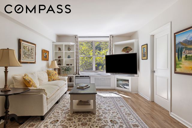 309 E 87th St Apt 4R, New York City, NY 10128