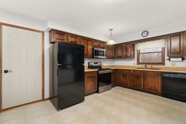 928 Columbia Drive, Janesville, WI 53546