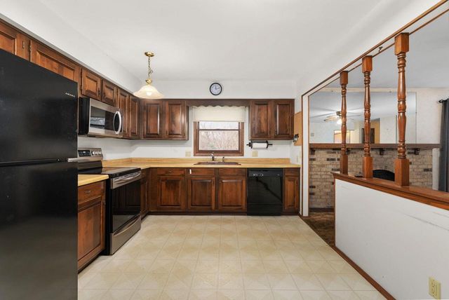 928 Columbia Drive, Janesville, WI 53546