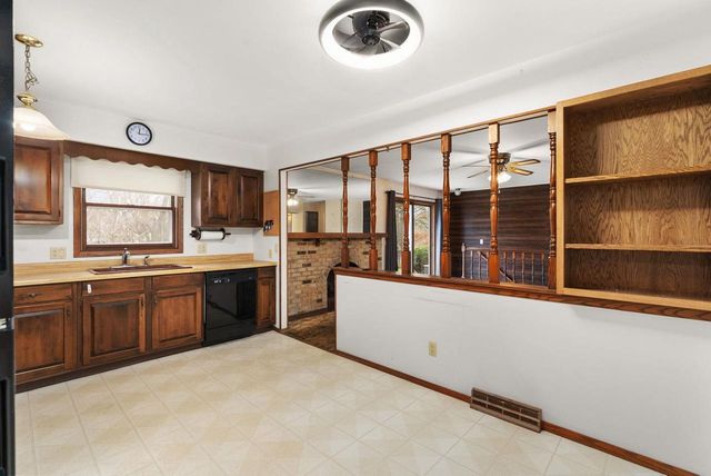 928 Columbia Drive, Janesville, WI 53546