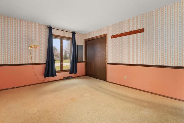 928 Columbia Drive, Janesville, WI 53546