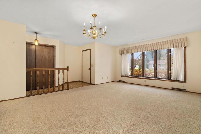 928 Columbia Drive, Janesville, WI 53546