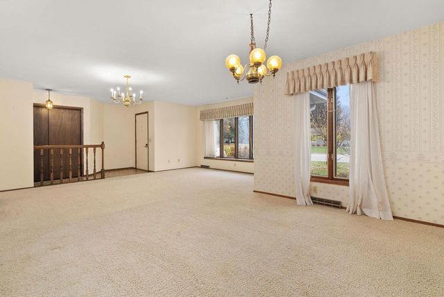 928 Columbia Drive, Janesville, WI 53546