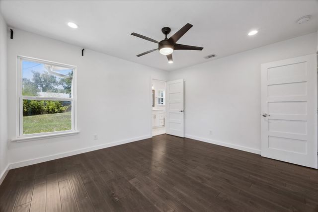 5304 Basswood LN, Austin, TX 78723