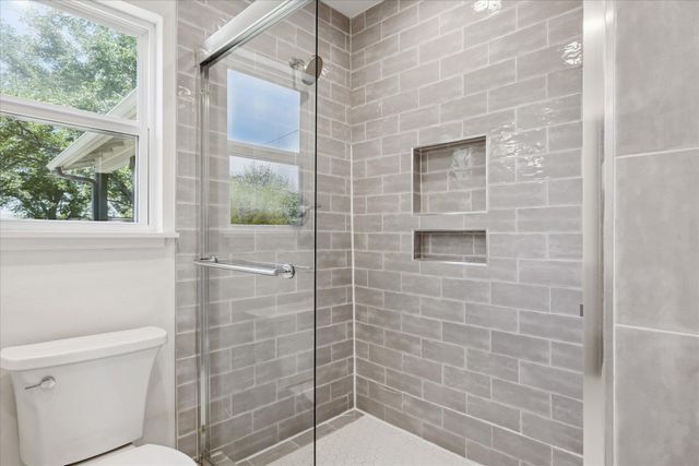 5304 Basswood LN, Austin, TX 78723