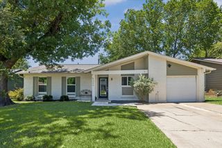 5304 Basswood LN, Austin, TX 78723