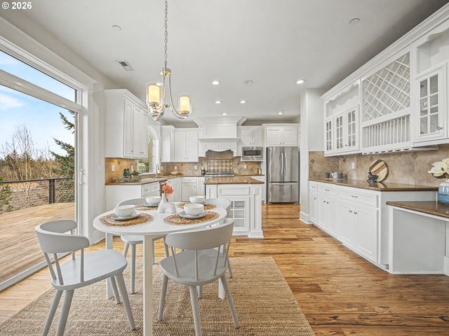 8512 Se CONSTANCE Dr, Happy Valley, OR 97086