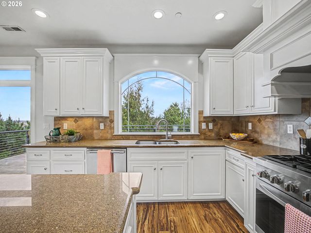 8512 Se CONSTANCE Dr, Happy Valley, OR 97086