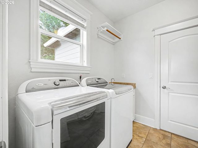 8512 Se CONSTANCE Dr, Happy Valley, OR 97086