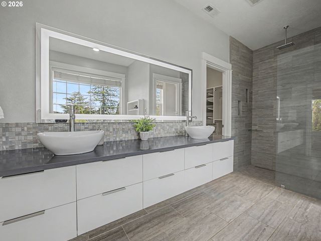 8512 Se CONSTANCE Dr, Happy Valley, OR 97086