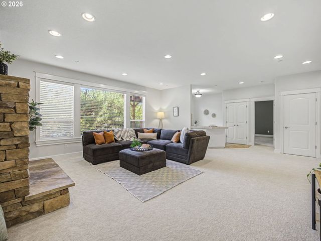 8512 Se CONSTANCE Dr, Happy Valley, OR 97086