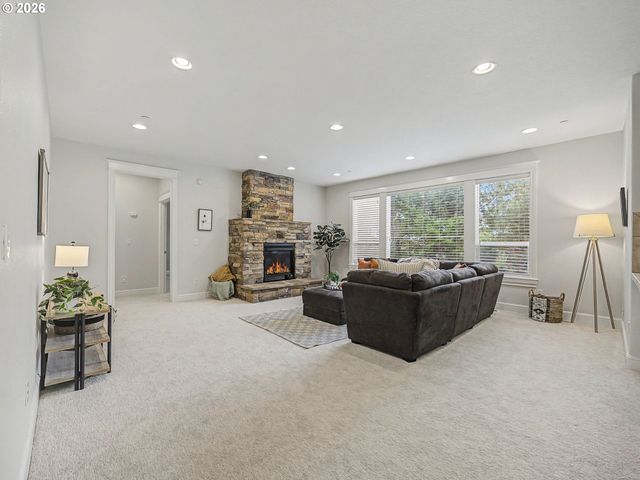 8512 Se CONSTANCE Dr, Happy Valley, OR 97086