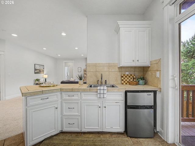 8512 Se CONSTANCE Dr, Happy Valley, OR 97086