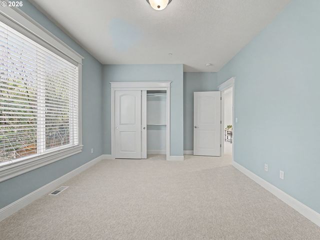 8512 Se CONSTANCE Dr, Happy Valley, OR 97086