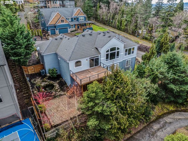 8512 Se CONSTANCE Dr, Happy Valley, OR 97086