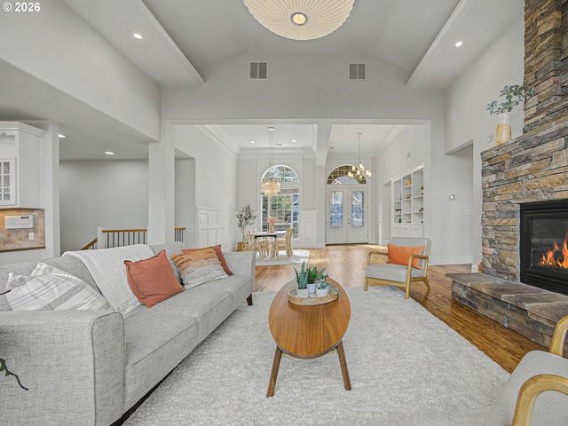 8512 Se CONSTANCE Dr, Happy Valley, OR 97086