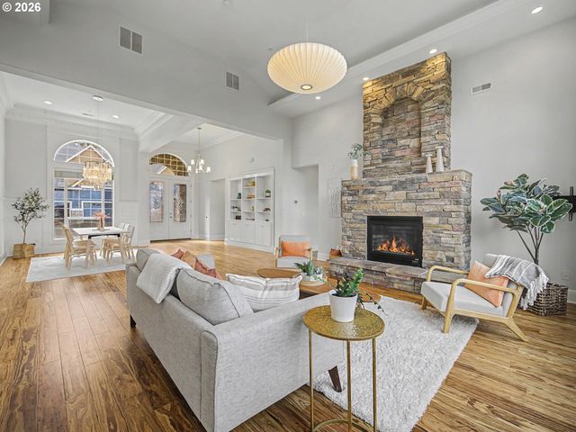 8512 Se CONSTANCE Dr, Happy Valley, OR 97086