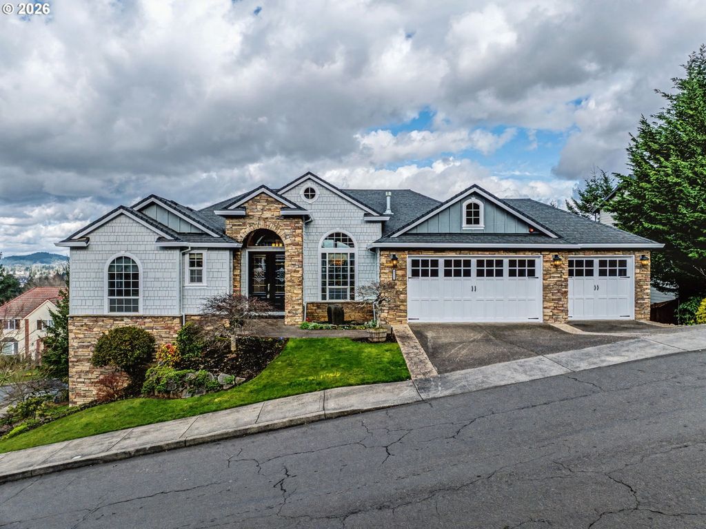 8512 Se CONSTANCE Dr, Happy Valley, OR 97086