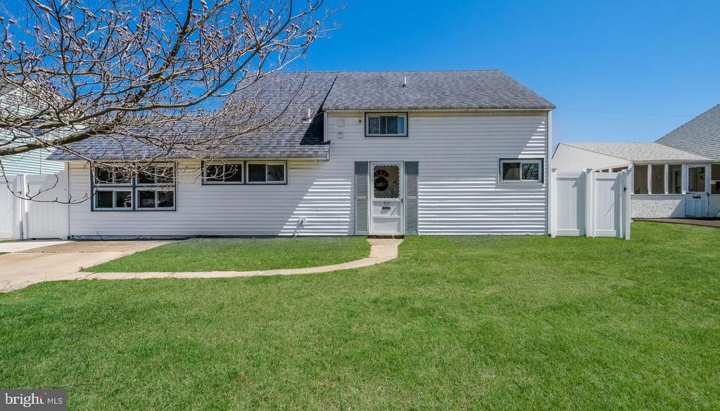 50 NATURE LN, Levittown, PA 19054