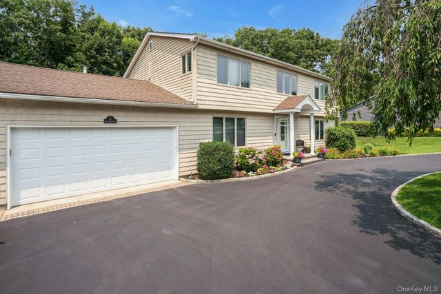 41 Cedar Ridge Lane, Dix Hills, NY 11746