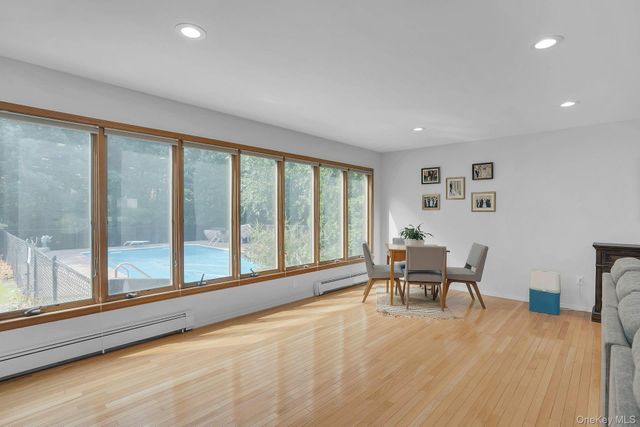 41 Cedar Ridge Lane, Dix Hills, NY 11746