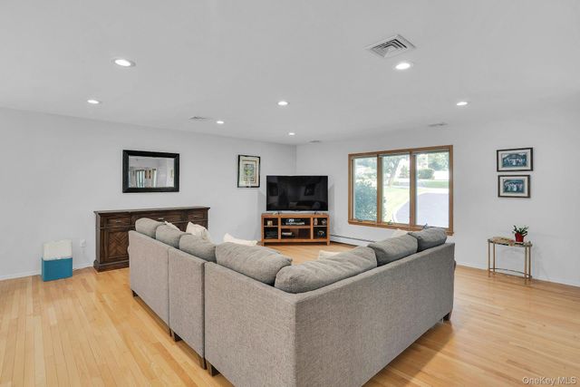 41 Cedar Ridge Lane, Dix Hills, NY 11746
