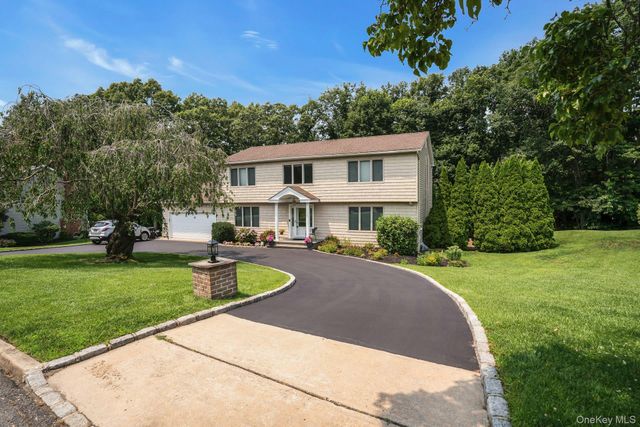 41 Cedar Ridge Lane, Dix Hills, NY 11746