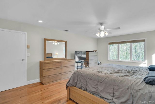 41 Cedar Ridge Lane, Dix Hills, NY 11746