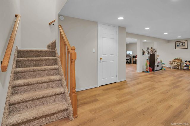 41 Cedar Ridge Lane, Dix Hills, NY 11746
