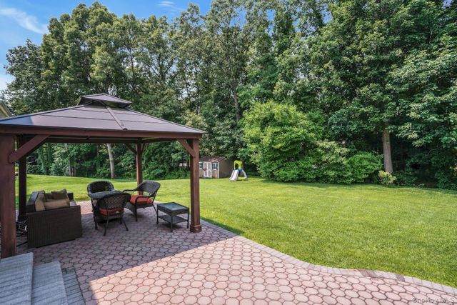 41 Cedar Ridge Lane, Dix Hills, NY 11746