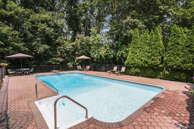 41 Cedar Ridge Lane, Dix Hills, NY 11746