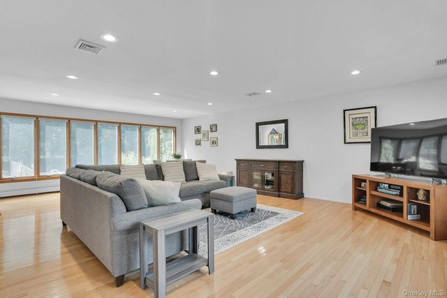41 Cedar Ridge Lane, Dix Hills, NY 11746