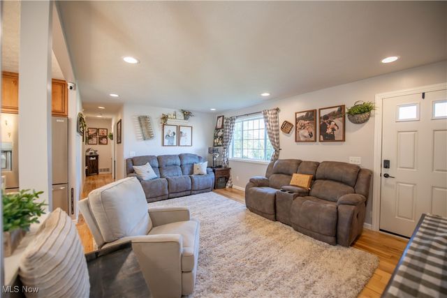 4044 Seeman Road SW, Navarre, OH 44662