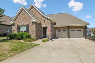 2304 Stockwood Trl, Thompsons Station, TN 37179