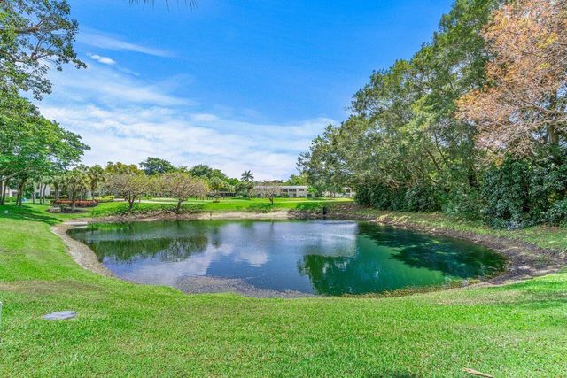 22 Westgate Lane 22h, Boynton Beach, FL 33436