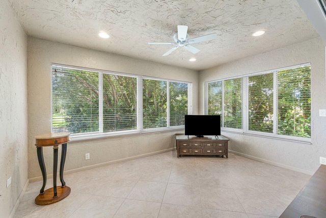 22 Westgate Lane 22h, Boynton Beach, FL 33436
