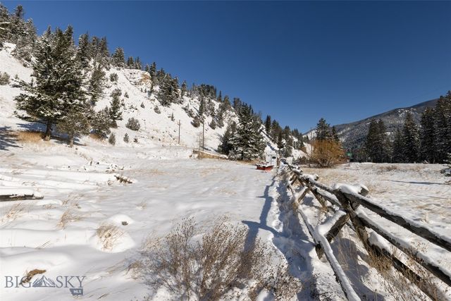 48295 Gallatin Road, Gallatin Gateway, MT 59730