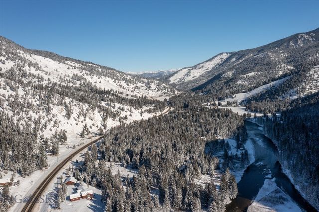 48295 Gallatin Road, Gallatin Gateway, MT 59730
